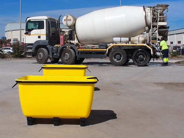 ITM Construcción manufactures a polyethylene plastic mortar skip.
