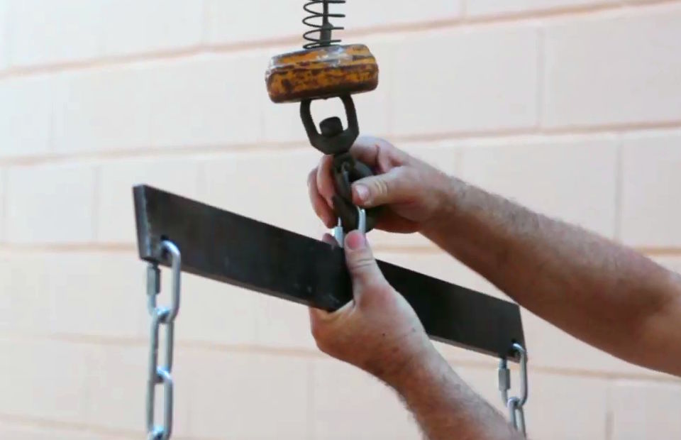 Le palonnier de levage pour colonne ITM pour les goulottes a chantier est un accesoire du systéme d évacuation de debrits.
