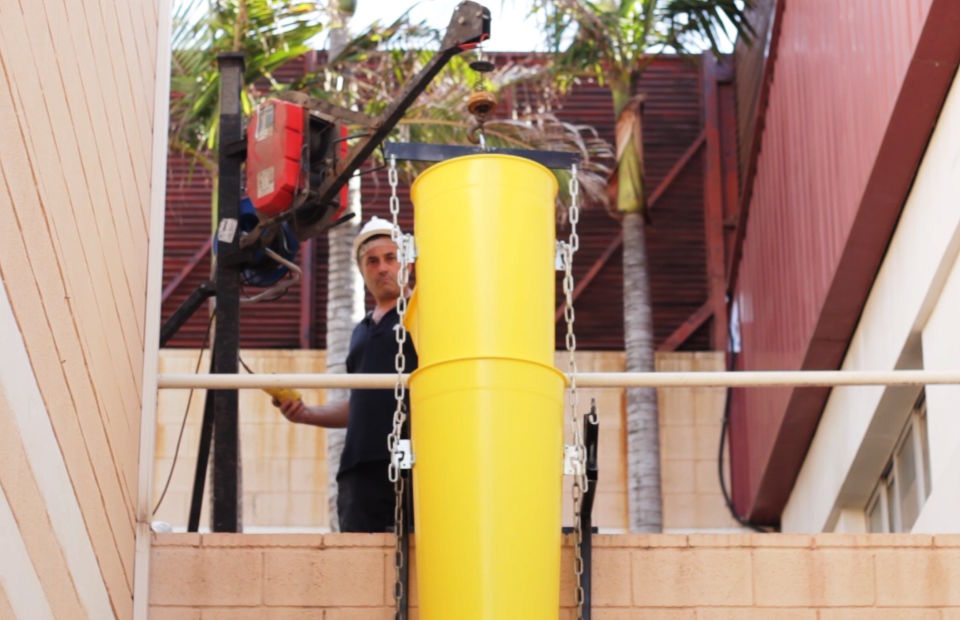 Larguero para el montaje de una columna de escombros
